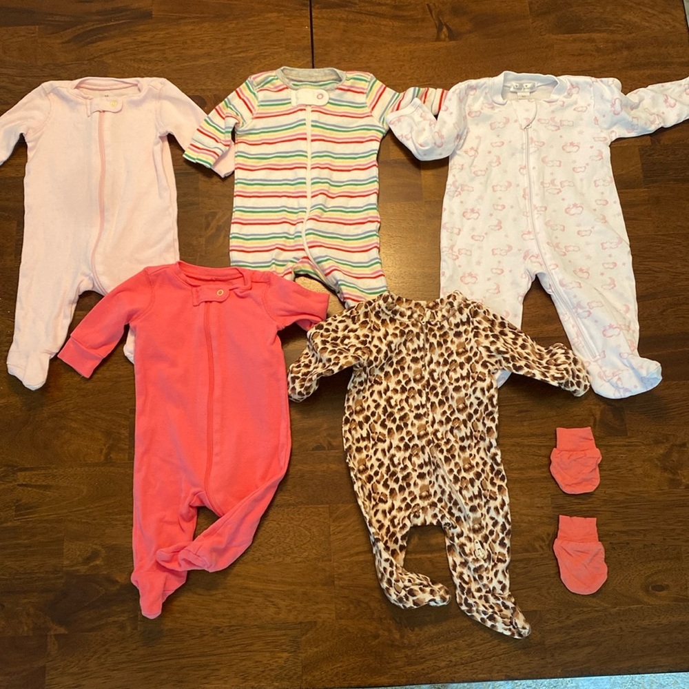 Lot of 5 NB zippered footies (Primary, Old Navy, kissy kissy) and Kyte mittens